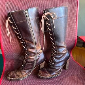 Women’s vintage lace-up leather boots with heel